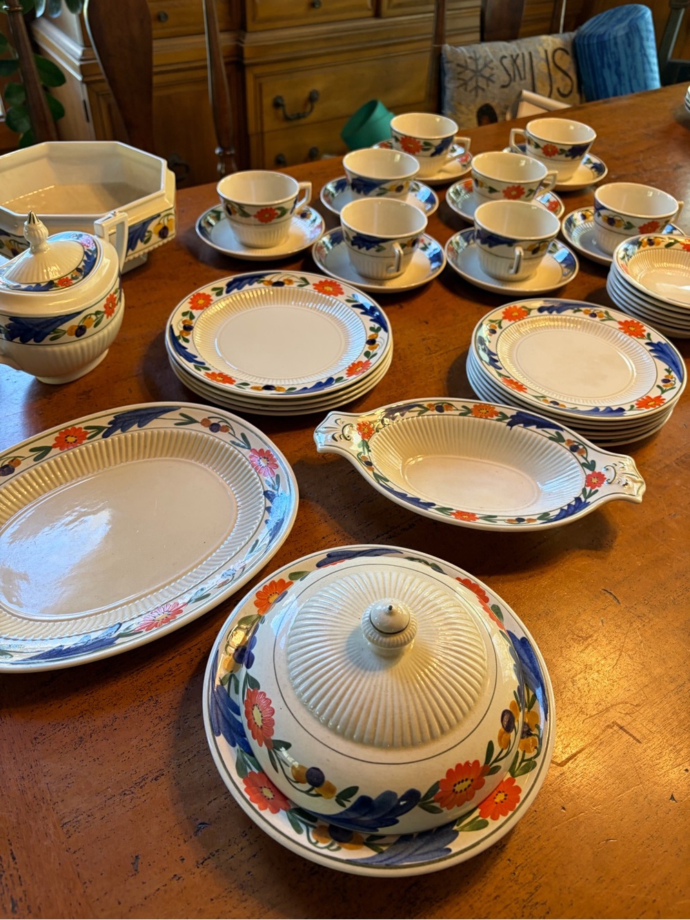 Vintage Bedford Ridgeway Bone China 38+ pieces